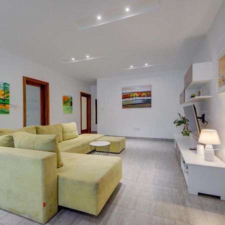 Top Floor Apt With Common Pool Close To All Amenities San Pawl il-Baħar Zewnętrze zdjęcie