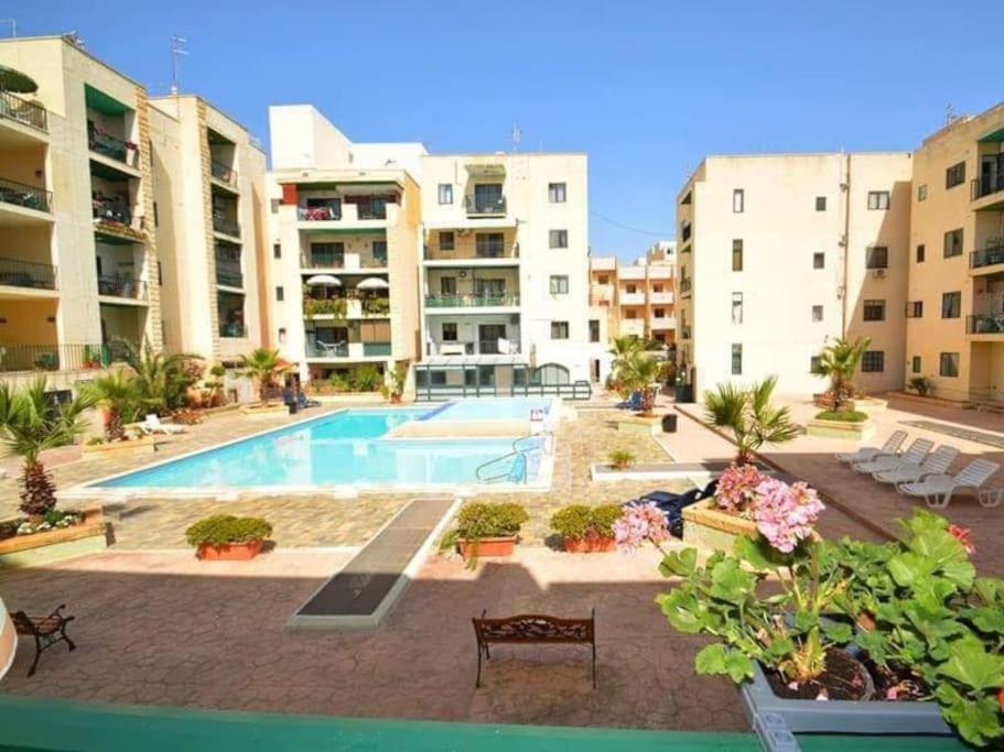 Top Floor Apt With Common Pool Close To All Amenities San Pawl il-Baħar Zewnętrze zdjęcie